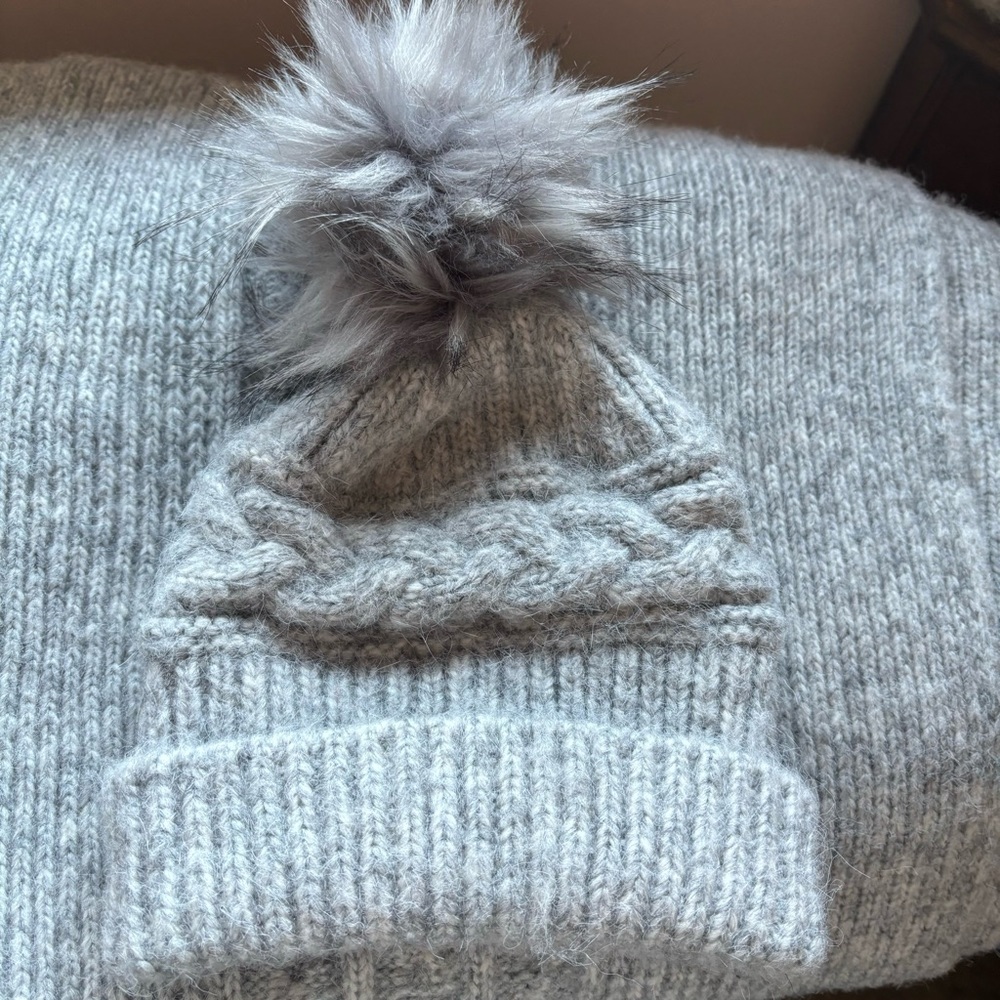 Aerie Oversized Cable Scarf (NWT) and Hat - Picture 5 of 8